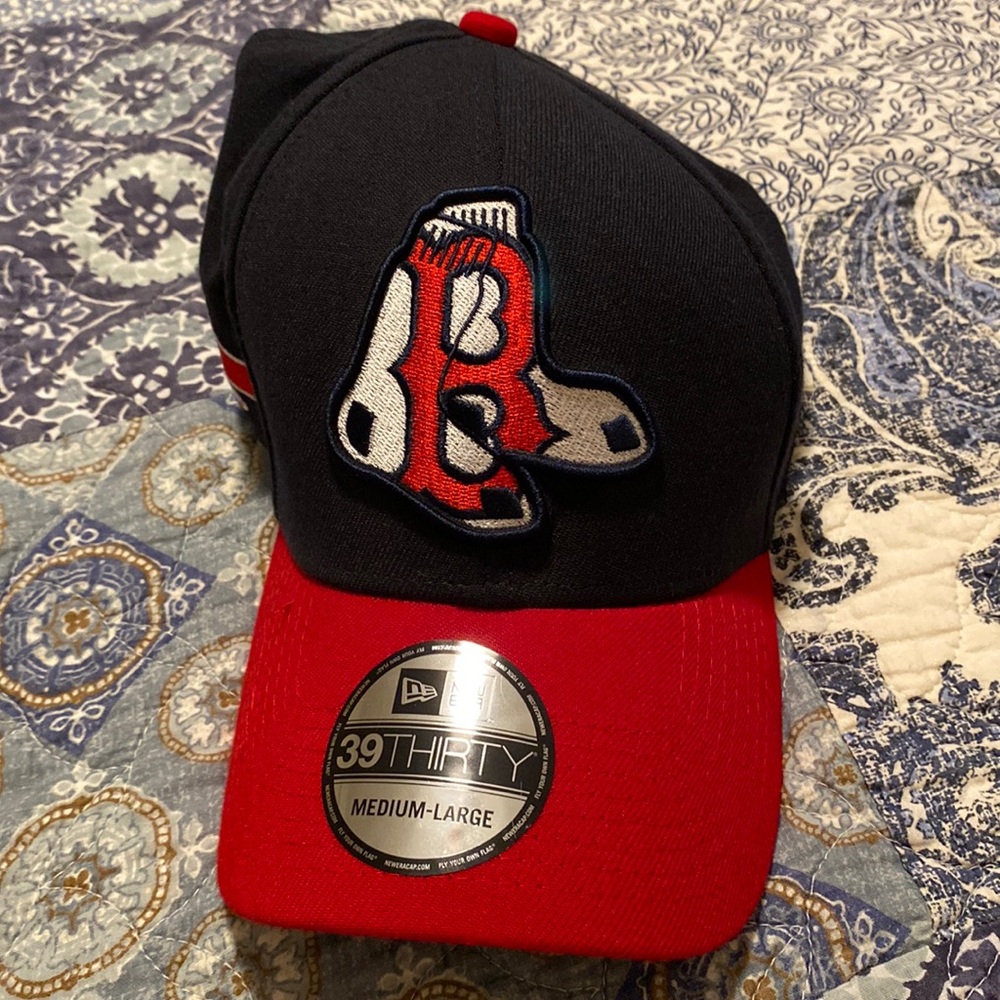 NWT Boston Res Sox Fitted hat